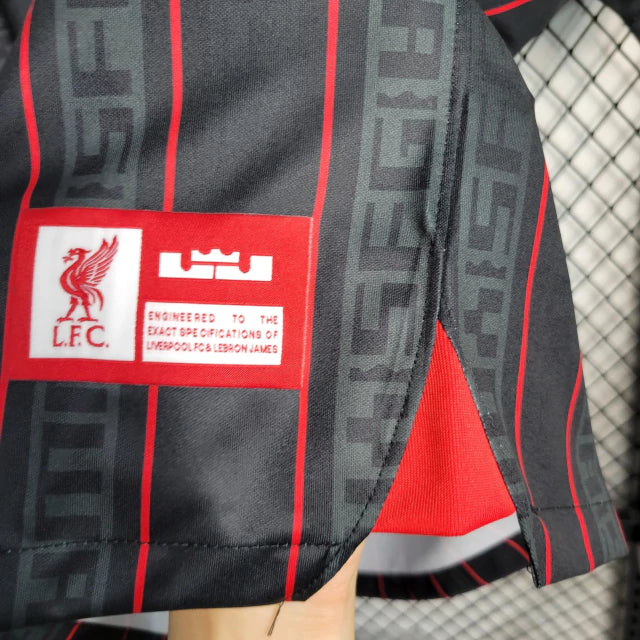 camisa-camiseta-liverpool-nike-standard-chartered-versao-torcedor-masculina-23-24-edicao-especial-lebron-james-preta-preto-branca-branco-vermelha-vermelho_3
