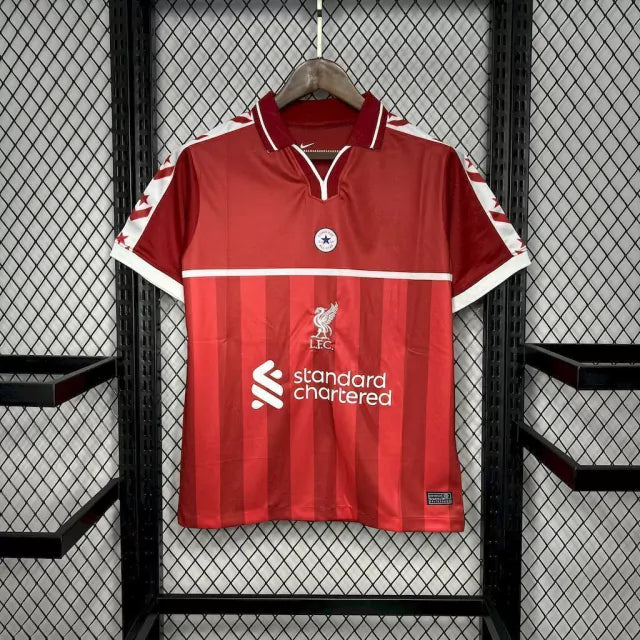 camisa-camiseta-liverpool-nike-standard-chartered-versao-torcedor-masculina-24-25-edicao-especial-preta-preto-branca-branco-vermelha-vermelho_1