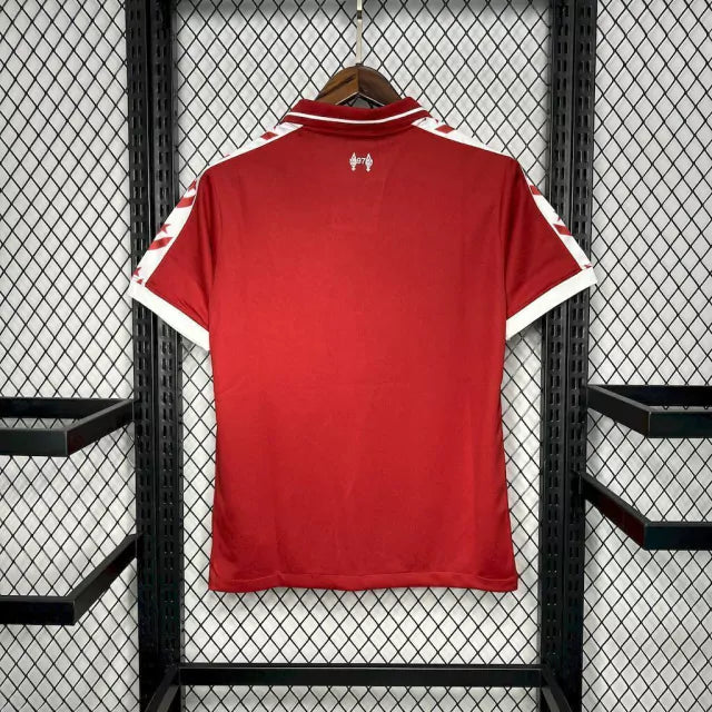 camisa-camiseta-liverpool-nike-standard-chartered-versao-torcedor-masculina-24-25-edicao-especial-preta-preto-branca-branco-vermelha-vermelho_2