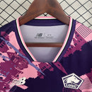 camisa-camiseta-losc-lille-new-balance-nb-boulanger-versao-torcedor-masculina-25-26-fourth-away-fora-iv-quarta-4-roxa-roxo-rosa-branca-branco_2