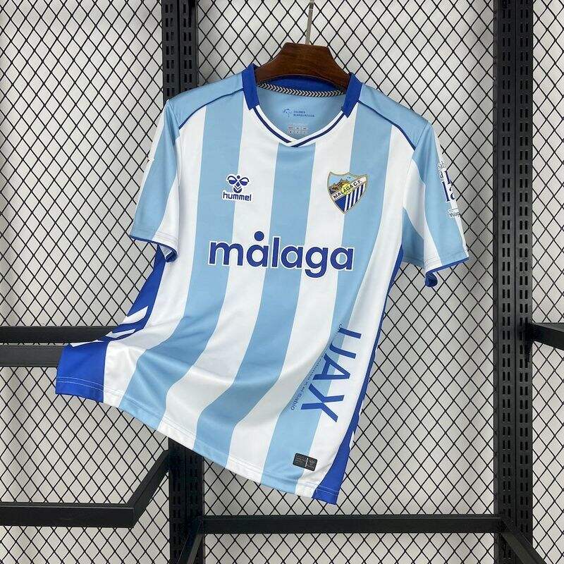 camisa-camiseta-malaga-hummel-benahavis-versao-torcedor-masculina-25-26-home-casa-i-principal-1-branca-branco-azul-claro-clara_1