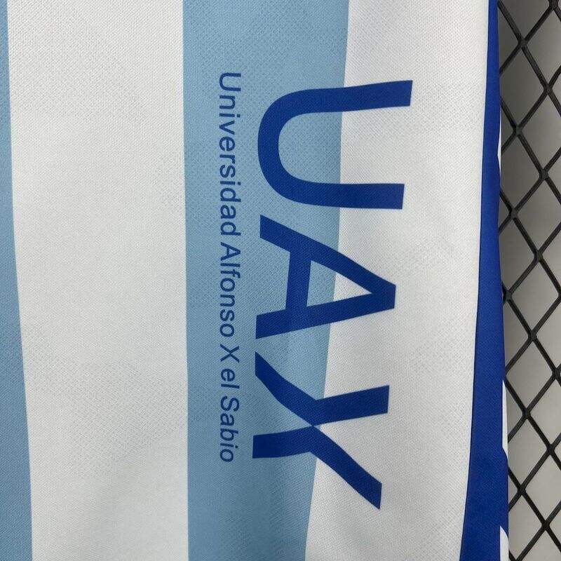 camisa-camiseta-malaga-hummel-benahavis-versao-torcedor-masculina-25-26-home-casa-i-principal-1-branca-branco-azul-claro-clara_7