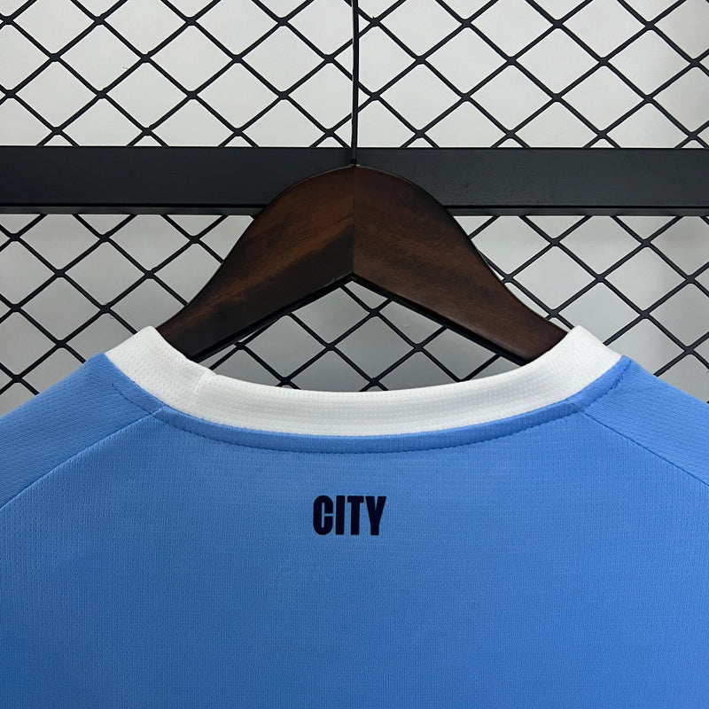 camisa-camiseta-manchester-city-puma-etihad-airways-versao-torcedor-masculina-25-26-home-casa-i-principal-1-azul-branca-branco-preta-preto_10