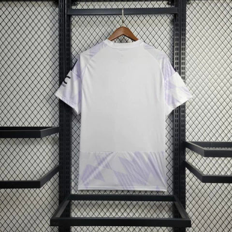 camisa-camiseta-manchester-united-adidas-snapdragon-versao-torcedor-masculina-25-26-away-fora-ii-secundaria-2-roxa-roxo-lilas-branca-branco-preta-preto_2