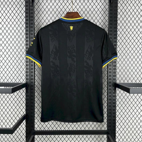 camisa-camiseta-manchester-united-adidas-snapdragon-versao-torcedor-masculina-25-26-third-away-fora-iii-terceira-3-amarela-amarelo-azul-branca-branco-preta-preto_2