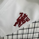 camisa-camiseta-manchester-united-adidas-team-viewer-versao-versao-torcedor-conjunto-infantil-shorts-23-24-third-away-fora-iii-terceira-3-vermelha-preta-vermelho-preto-branca-branco_6