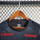camisa-camiseta-manga-longa-cap-athletico-paranaense-umbro-esportes-da-sorte-versao-versao-torcedor-masculina-23-24-away-fora-ii-secundaria-2-vermelha-preta-vermelho-preto_5