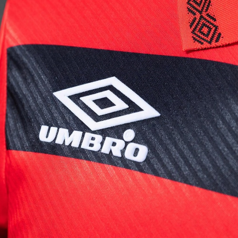 camisa-camiseta-manga-longa-flamengo-umbro-lubrax-versao-torcedor-masculina-94-95-home-casa-i-principal-1-vermelha-vermelho-preta-preto-romario-retro_2