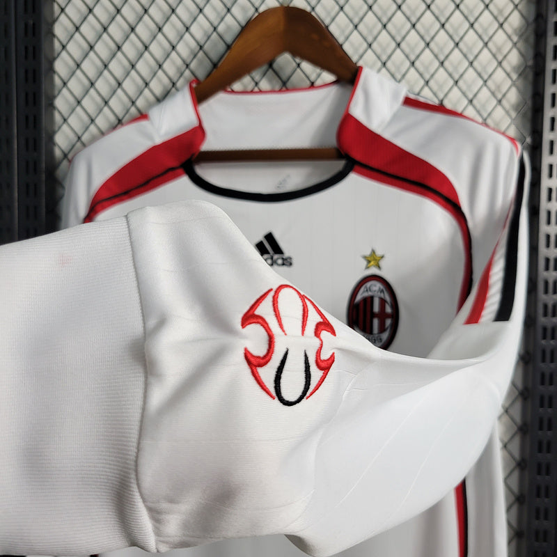 camisa-camiseta-manga-longa-milan-adidas-bwin-retro-retro-versao-versao-torcedor-masculina-06-07-away-fora-ii-secundaria-2-kaka-kaka-22-vermelha-preta-branca-vermelho-preto-branco_6