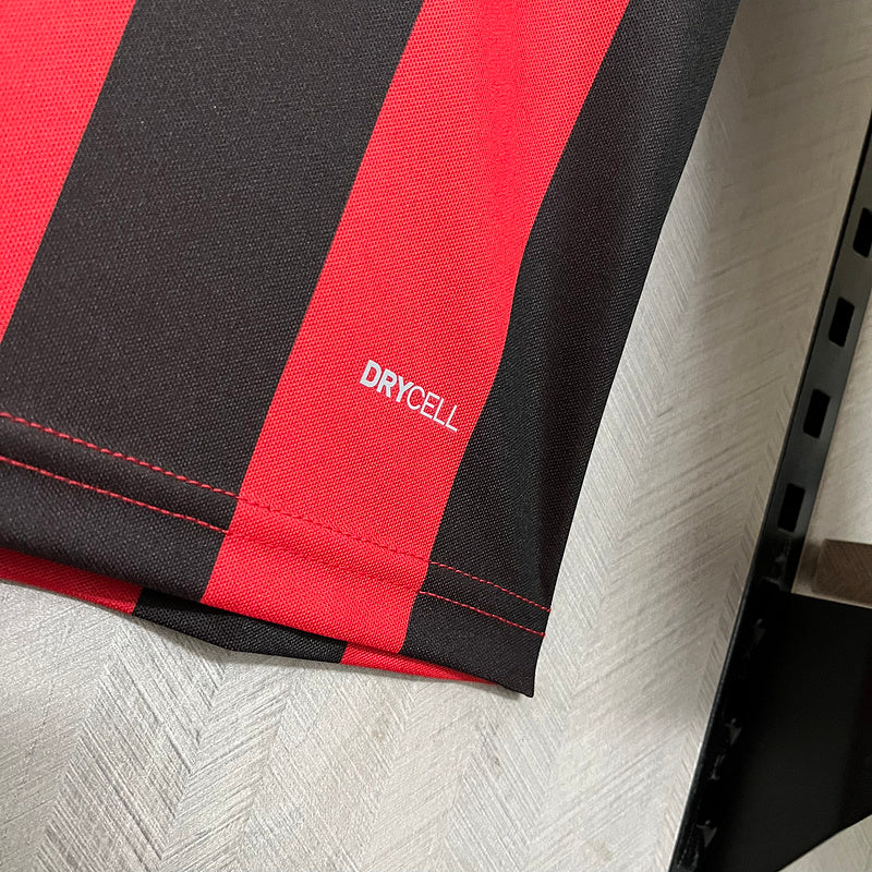 camisa-camiseta-manga-longa-milan-puma-versao-versao-torcedor-masculina-24-25-comemorativa-125-anos-vermelha-vermelho-preta-preto_10