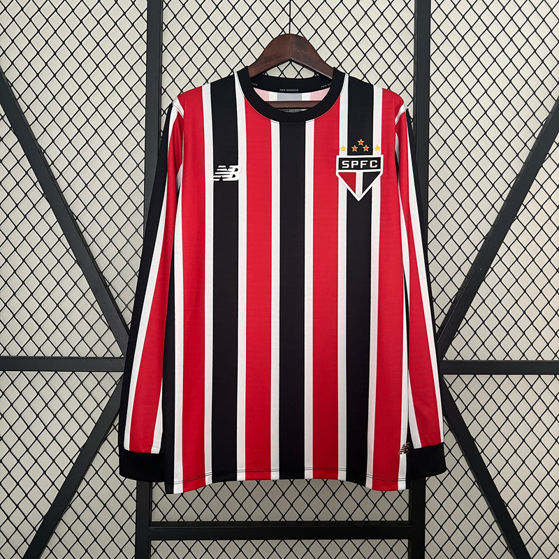 camisa-camiseta-manga-longa-sao-paulo-spfc-new-balance-nb-versao-torcedor-masculina-24-25-away-fora-ii-secundaria-2-james-rodrigues-vermelha-preta-branca-vermelho-preto-branco_1