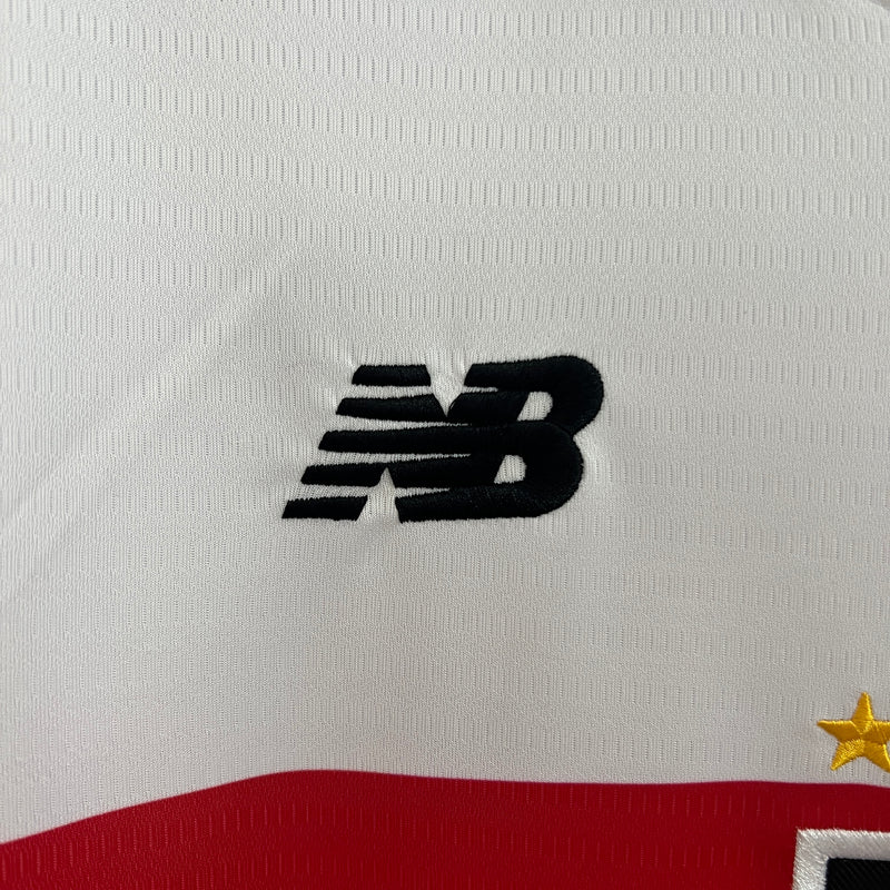 camisa-camiseta-manga-longa-sao-paulo-spfc-new-balance-nb-versao-torcedor-masculina-24-25-home-casa-i-principal-1-james-rodrigues-vermelha-preta-branca-vermelho-preto-branco_4