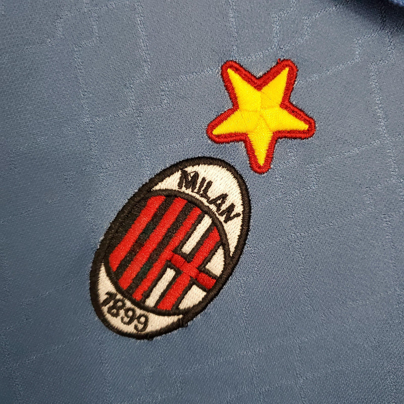 camisa-camiseta-milan-lotto-OPEL-versao-torcedor-masculina-95-96-third-away-fora-iii-terceira-3-azul-branca-branco-retro_4