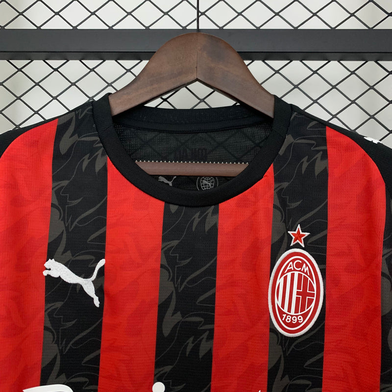camisa-camiseta-milan-puma-emirates-fly-better-versao-torcedor-masculina-25-26-home-casa-i-principal-1-vermelha-vermelho-preta-preto_2