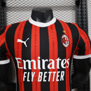 camisa-camiseta-milan-puma-emirates-fly-better-versao-versao-jogador-masculina-24-25-home-casa-i-principal-1-vermelha-preta-branca-vermelho-preto-branco_9