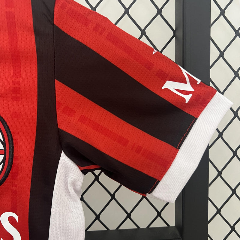 camisa-camiseta-milan-puma-emirates-fly-better-versao-versao-torcedor-conjunto-infantil-kids-24-25-home-casa-i-principal-1-vermelha-preta-branca-vermelho-preto-branc_9