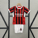 camisa-camiseta-milan-puma-emirates-fly-better-versao-versao-torcedor-conjunto-infantil-kids-24-25-home-casa-i-principal-1-vermelha-preta-branca-vermelho-preto-branco_1
