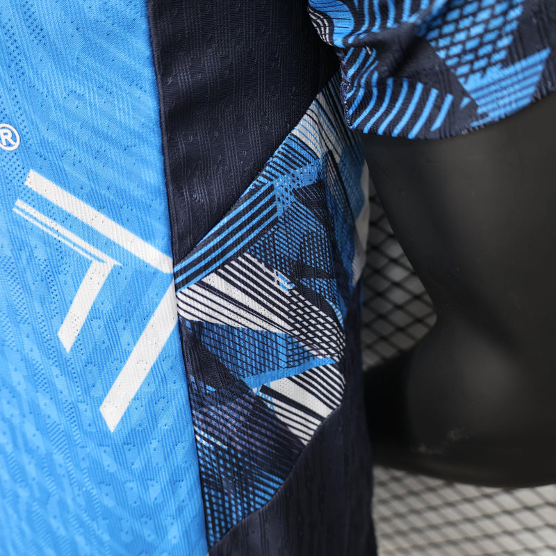camisa-camiseta-napoli-ea7-coca-cola-versao-versao-jogador-masculina-24-25-edicao-edicao-especial-branca-branco-preta-preto-azul-cinza_4