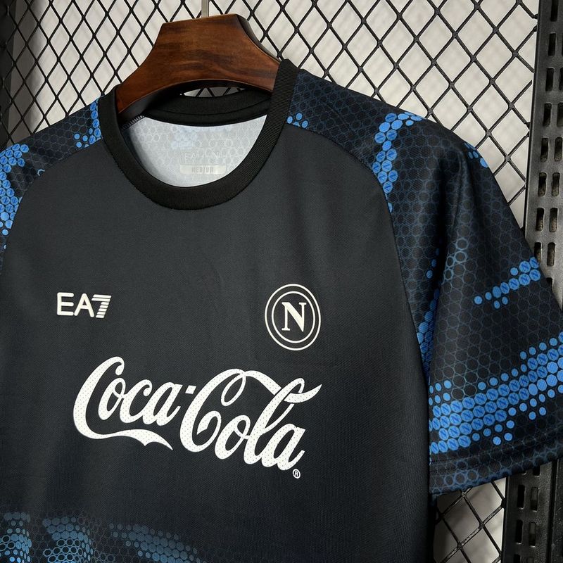camisa-camiseta-napoli-ea7-coca-cola-versao-versao-torcedor-masculina-24-25-treino-preta-preto-azul_2