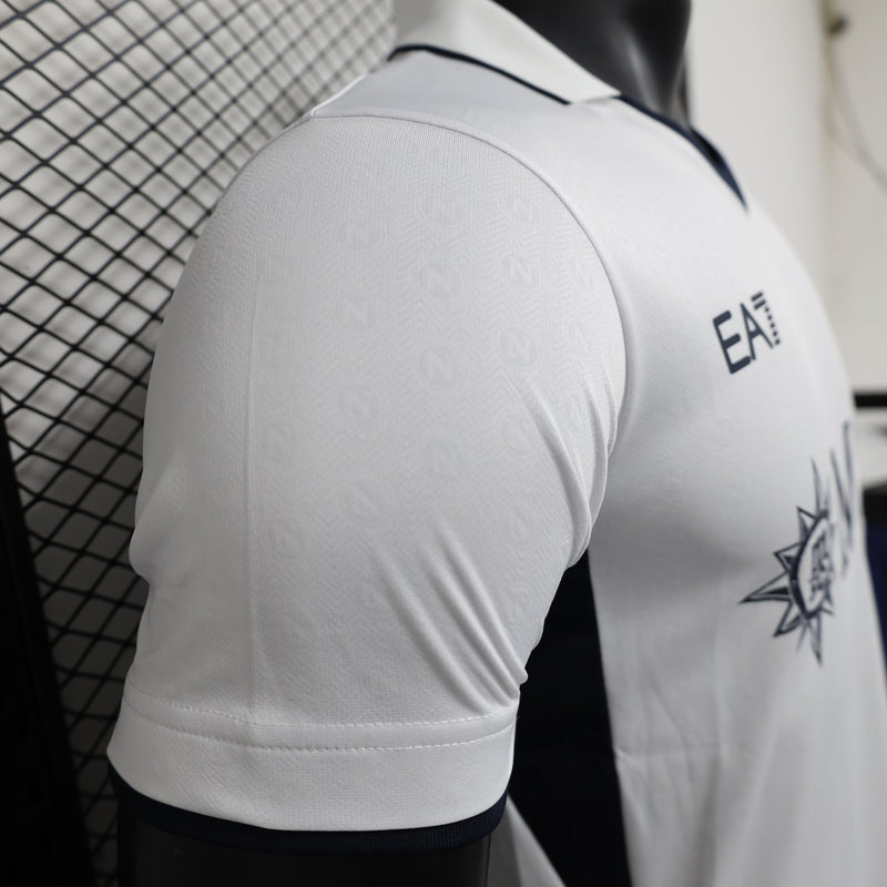camisa-camiseta-napoli-ea7-msc-versao-versao-jogador-masculina-24-25-away-fora-ii-2-secundaria-branca-branco-preta-preto-azul_4