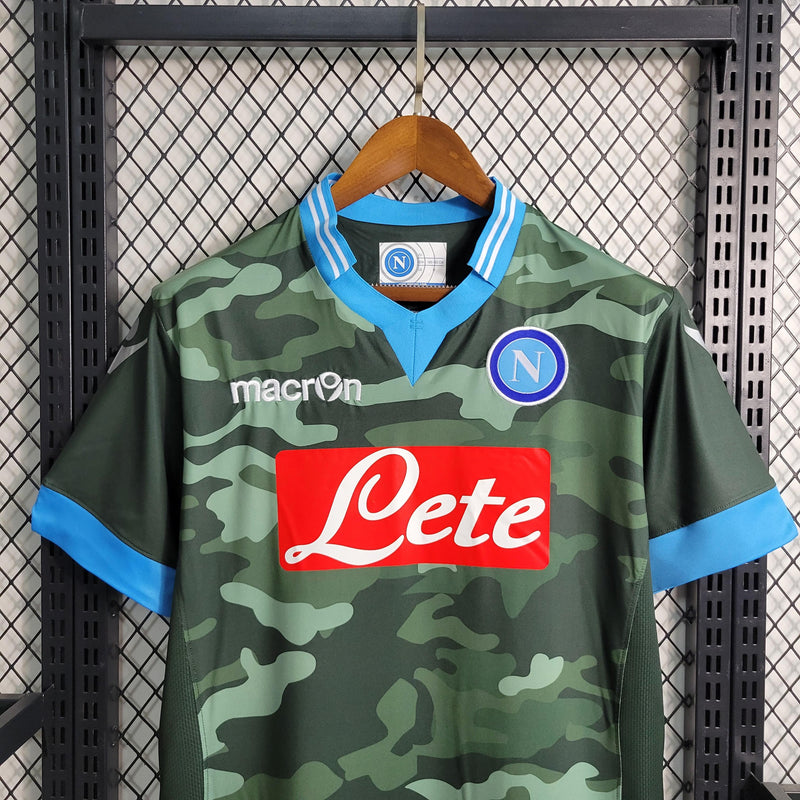 camisa-camiseta-napoli-macron-lete-versao-versao-torcedor-masculina-13-14-away-fora-ii-2-secundaria-branca-branco-azul-verde-camuflada-camuflado-retro-retro_4