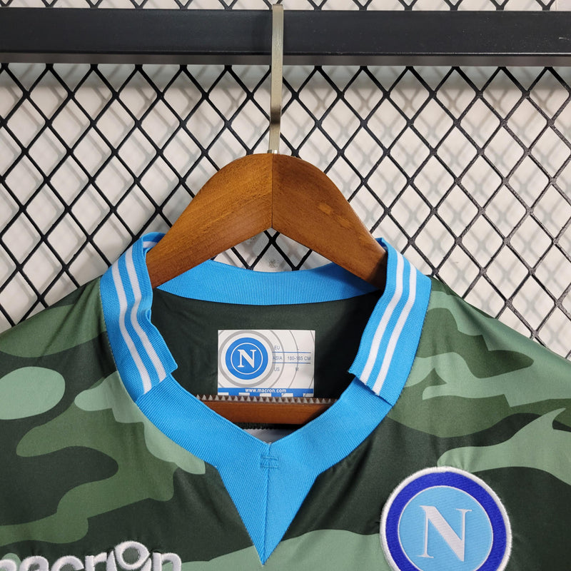 camisa-camiseta-napoli-macron-lete-versao-versao-torcedor-masculina-13-14-away-fora-ii-2-secundaria-branca-branco-azul-verde-camuflada-camuflado-retro-retro_6