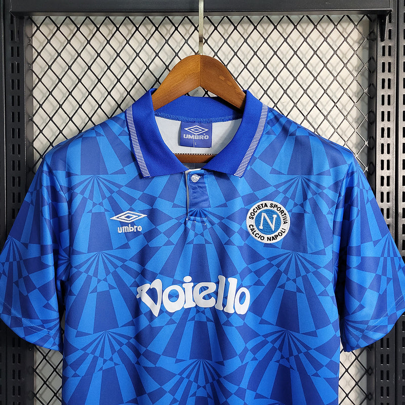 camisa-camiseta-napoli-umbro-voiello-versao-versao-torcedor-masculina-91-93-home-casa-i-1-principal-branca-branco-azul-retro-retro_2