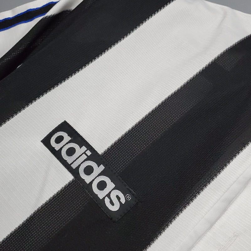 camisa-camiseta-newcastle-united-adidas-brown-ale-versao-versao-torcedor-masculina-95-97-home-casa-i-principal-1-preta-branca-preto-branco-retro-retro_3