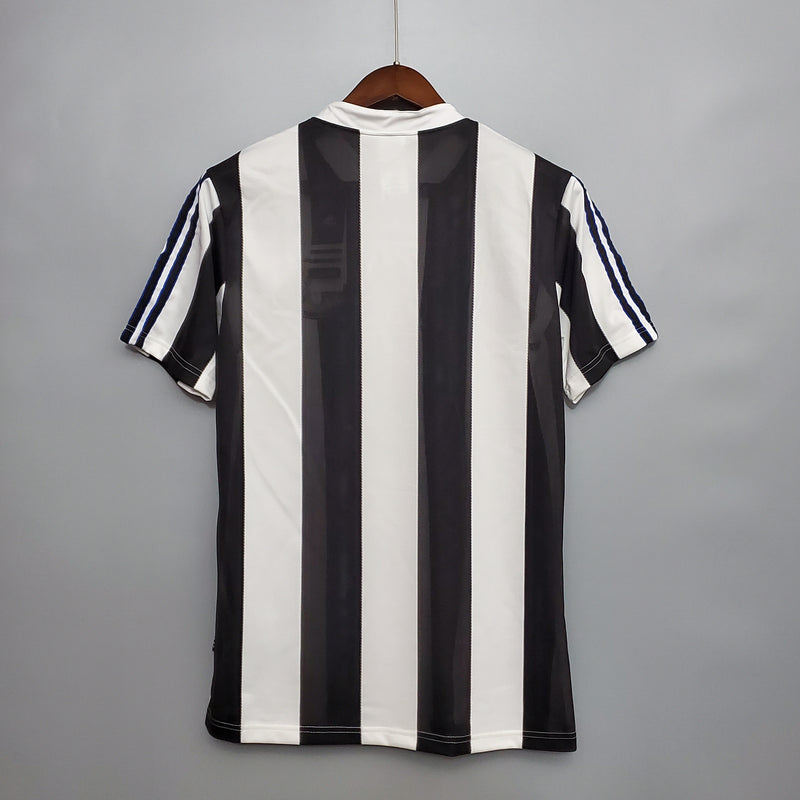 camisa-camiseta-newcastle-united-adidas-brown-ale-versao-versao-torcedor-masculina-95-97-home-casa-i-principal-1-preta-branca-preto-branco-retro-retro_8
