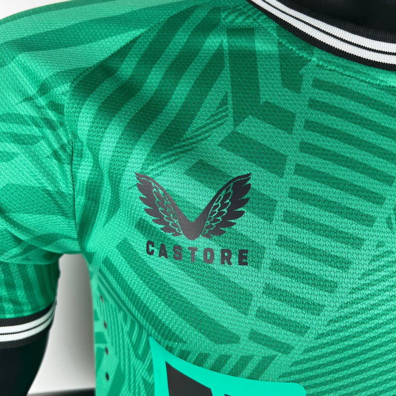 camisa-camiseta-newcastle-united-castore-sela-versao-versao-jogador-masculina-23-24-away-fora-ii-secundaria-2-preta-branca-preto-branco-verde_2