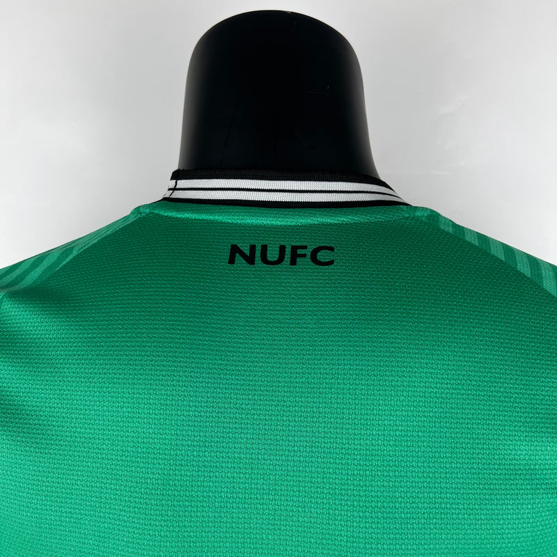 camisa-camiseta-newcastle-united-castore-sela-versao-versao-jogador-masculina-23-24-away-fora-ii-secundaria-2-preta-branca-preto-branco-verde_3
