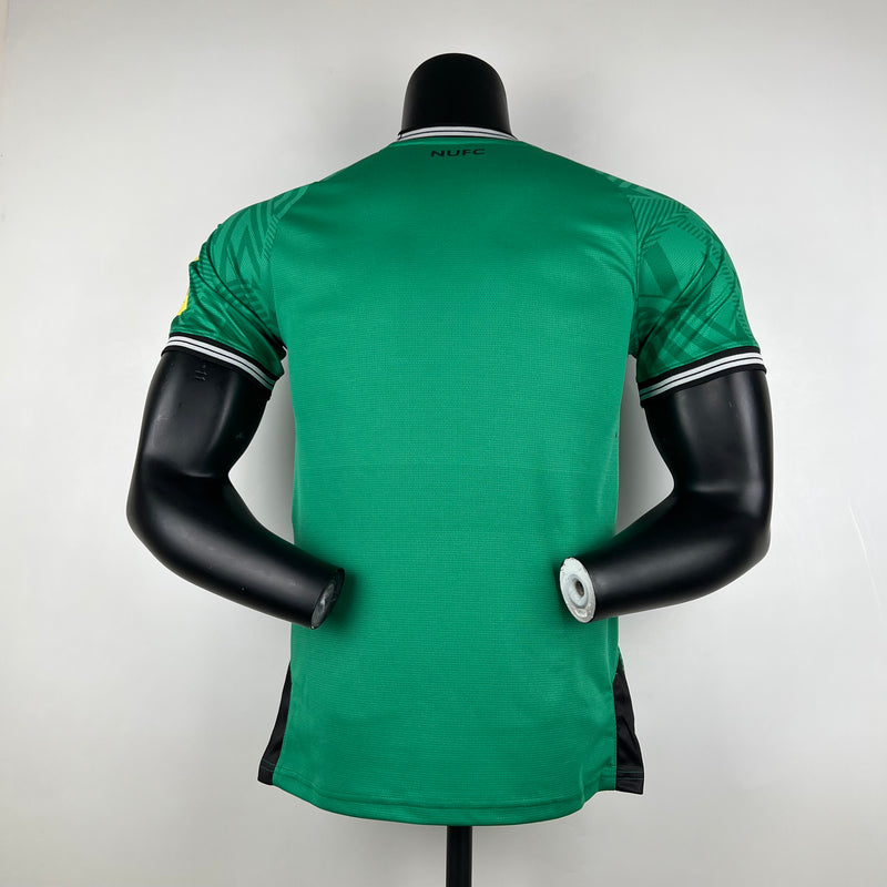 camisa-camiseta-newcastle-united-castore-sela-versao-versao-jogador-masculina-23-24-away-fora-ii-secundaria-2-preta-branca-preto-branco-verde_4