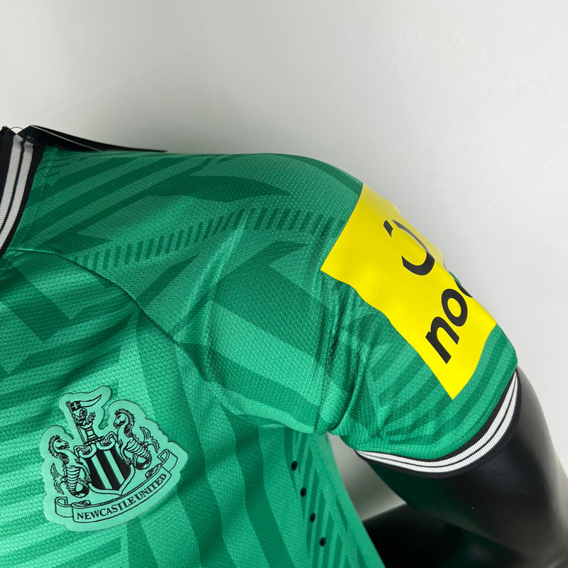 camisa-camiseta-newcastle-united-castore-sela-versao-versao-jogador-masculina-23-24-away-fora-ii-secundaria-2-preta-branca-preto-branco-verde_5