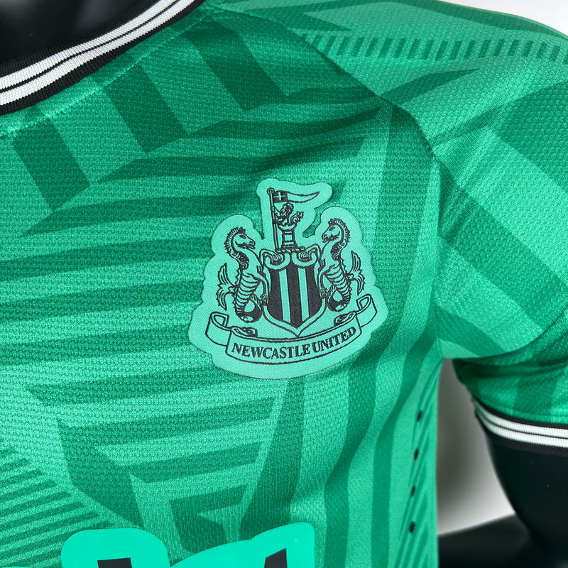 camisa-camiseta-newcastle-united-castore-sela-versao-versao-jogador-masculina-23-24-away-fora-ii-secundaria-2-preta-branca-preto-branco-verde_7