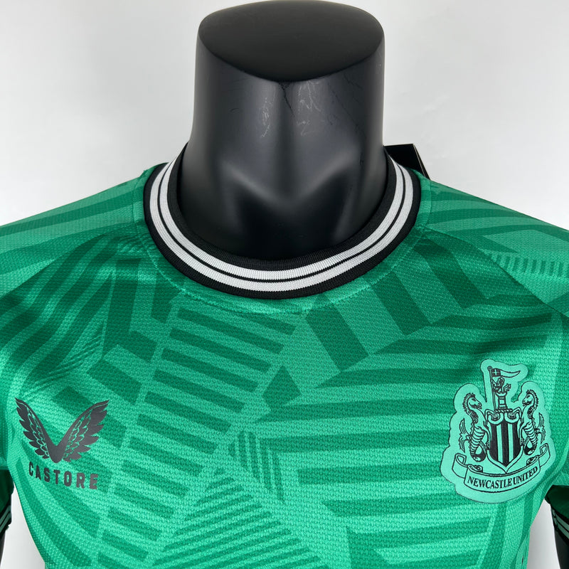 camisa-camiseta-newcastle-united-castore-sela-versao-versao-jogador-masculina-23-24-away-fora-ii-secundaria-2-preta-branca-preto-branco-verde_9