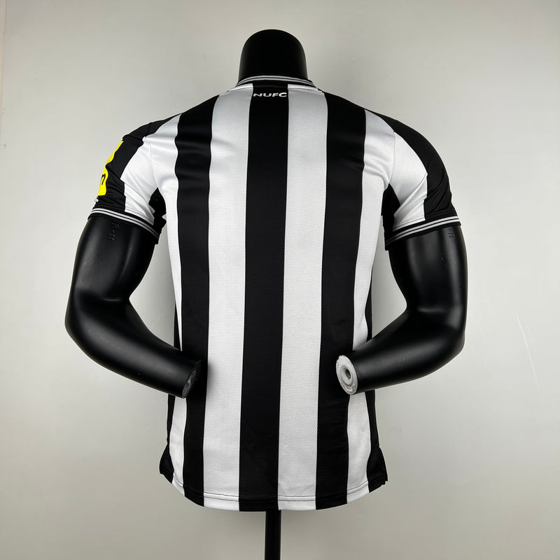 camisa-camiseta-newcastle-united-castore-sela-versao-versao-jogador-masculina-23-24-home-casa-i-principal-1-preta-branca-preto-branco_2