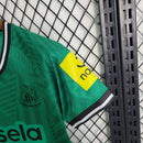 camisa-camiseta-newcastle-united-castore-sela-versao-versao-torcedor-conjunto-infantil-shorts-23-24-away-fora-ii-secundaria-2-preta-branca-preto-branco-verde_2