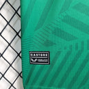 camisa-camiseta-newcastle-united-castore-sela-versao-versao-torcedor-conjunto-infantil-shorts-23-24-away-fora-ii-secundaria-2-preta-branca-preto-branco-verde_3