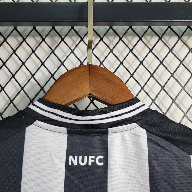 camisa-camiseta-newcastle-united-castore-sela-versao-versao-torcedor-conjunto-infantil-shorts-23-24-home-casa-i-principal-1-preta-branca-preto-branco_13