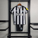camisa-camiseta-newcastle-united-castore-sela-versao-versao-torcedor-conjunto-infantil-shorts-23-24-home-casa-i-principal-1-preta-branca-preto-branco_1