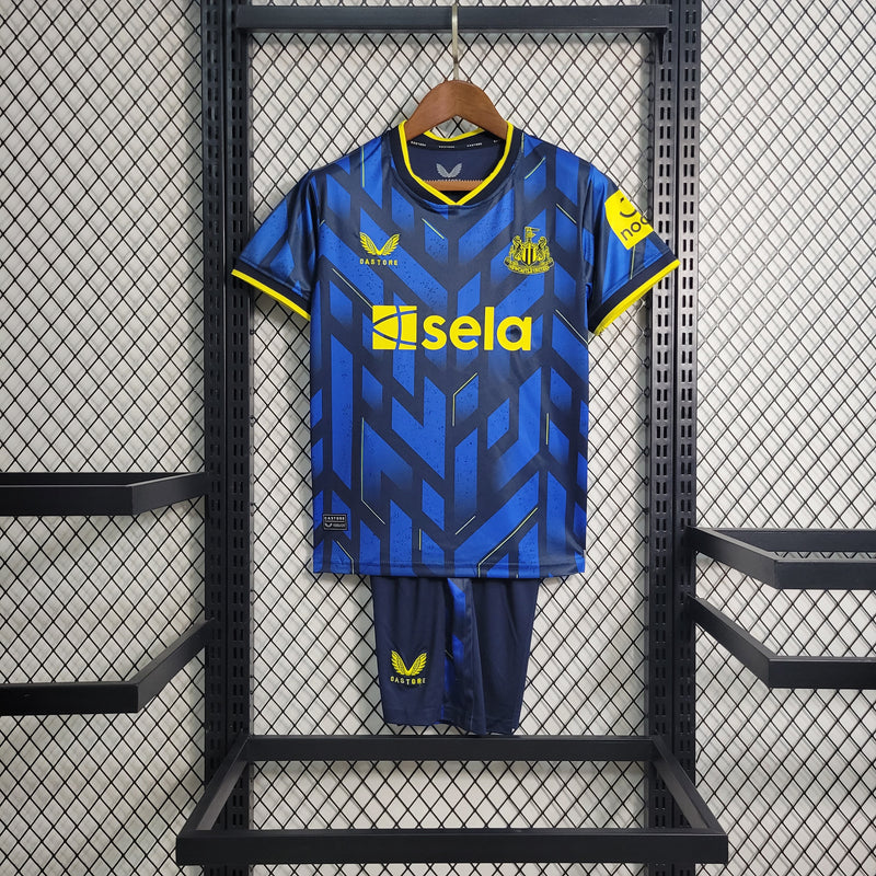 camisa-camiseta-newcastle-united-castore-sela-versao-versao-torcedor-conjunto-infantil-shorts-23-24-third-away-fora-iii-terceira-3-preta-branca-preto-branco-azul-amarela-amarelo_1