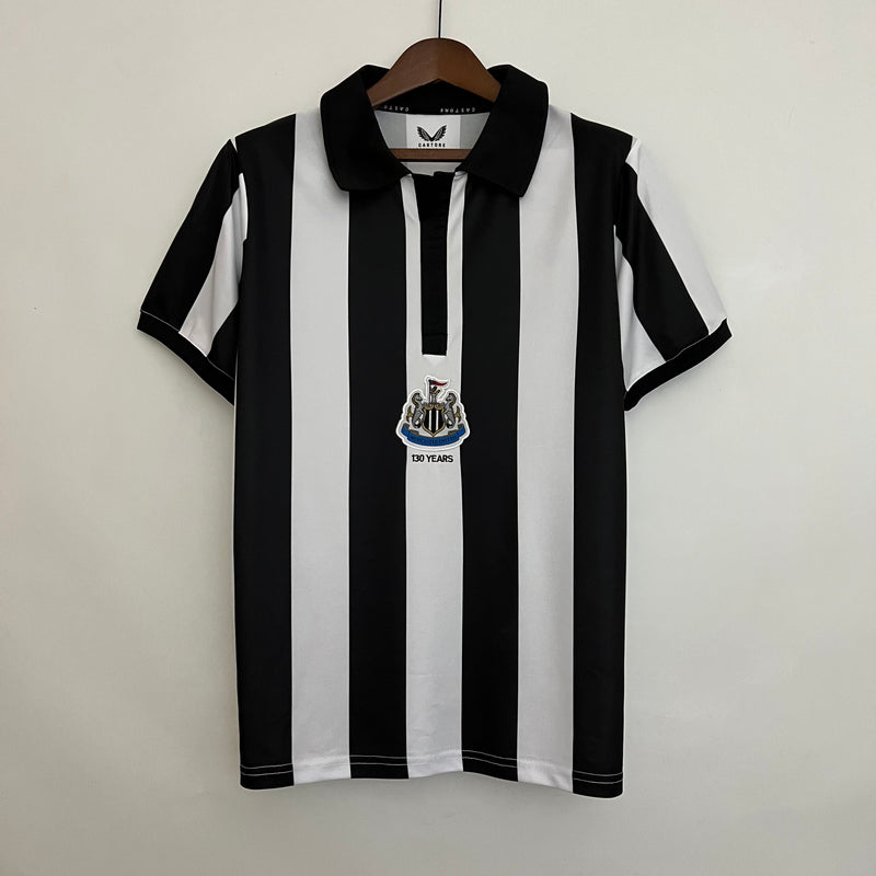 camisa-camiseta-newcastle-united-castore-sela-versao-versao-torcedor-masculina-23-24-comemorativa-130-anos-preta-branca-preto-branco_1