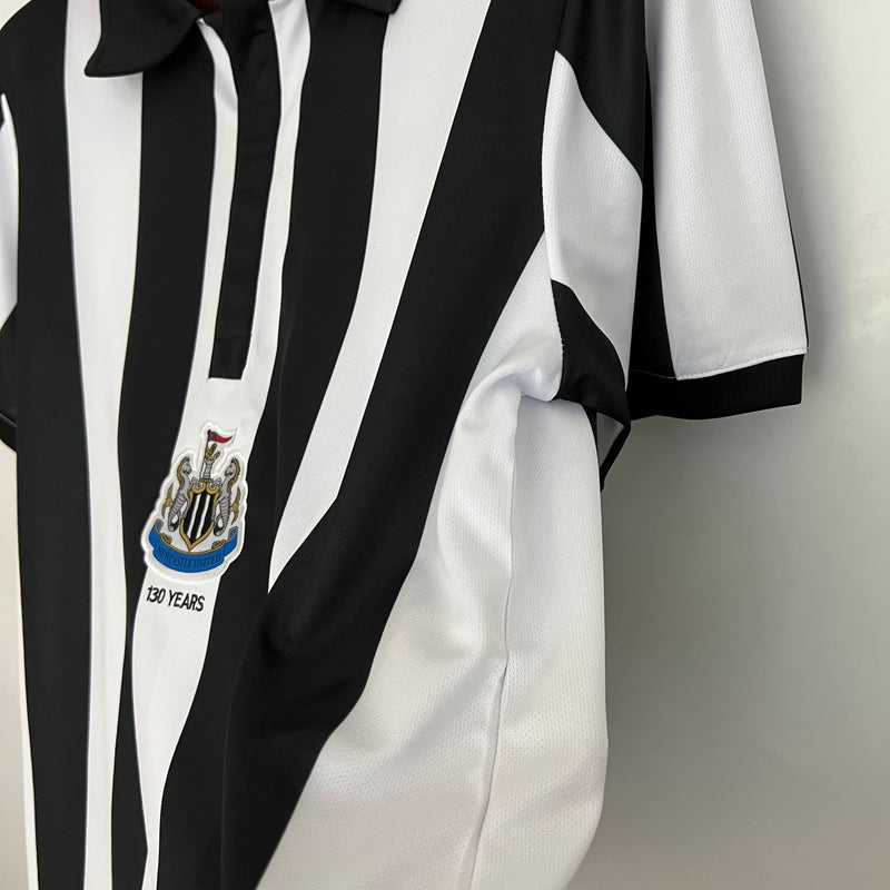 camisa-camiseta-newcastle-united-castore-sela-versao-versao-torcedor-masculina-23-24-comemorativa-130-anos-preta-branca-preto-branco_4