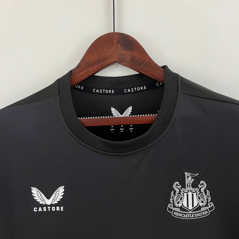 camisa-camiseta-newcastle-united-castore-sela-versao-versao-torcedor-masculina-23-24-treino-treinamento-preta-branca-preto-branco-rosa-azul-roxa_4