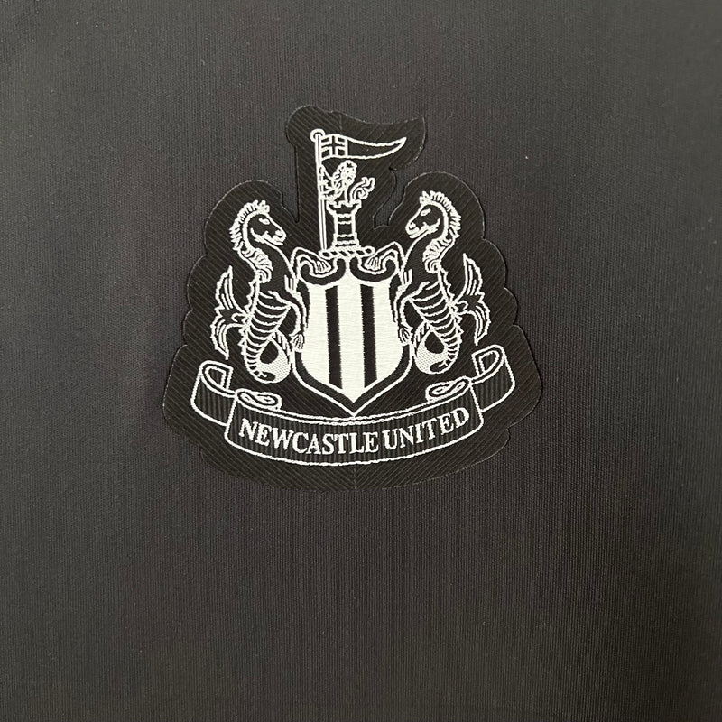 camisa-camiseta-newcastle-united-castore-sela-versao-versao-torcedor-masculina-23-24-treino-treinamento-preta-branca-preto-branco-rosa-azul-roxa_7