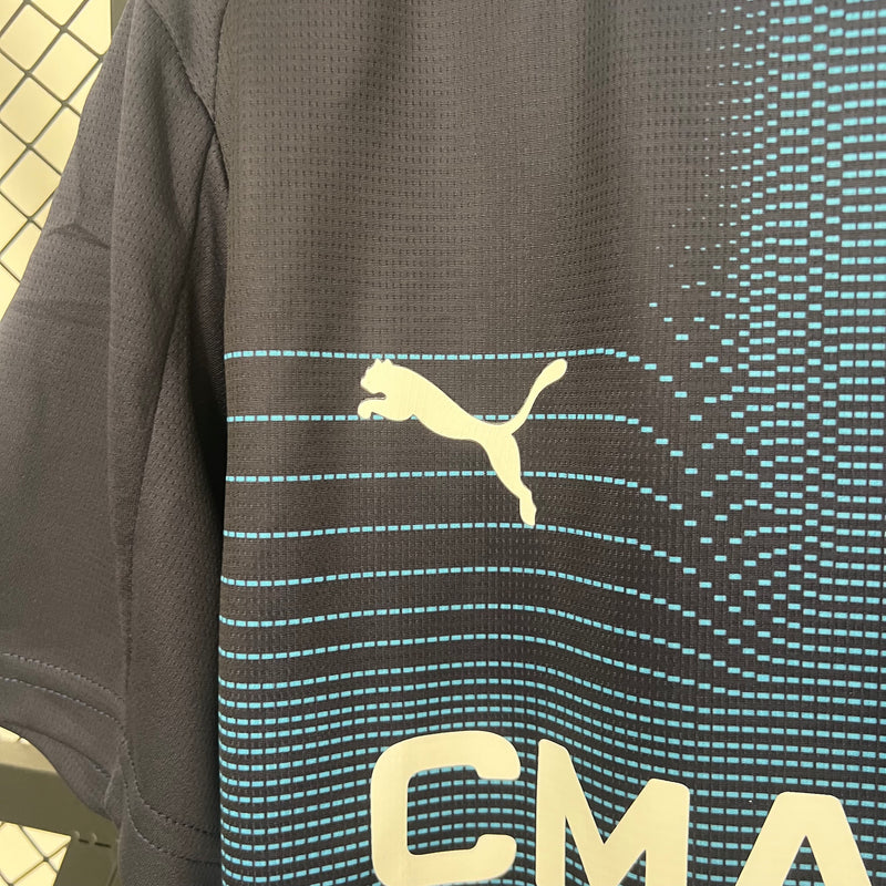 camisa-camiseta-olympique-de-marseille-puma-cma-cgm-versao-torcedor-masculina-25-26-away-fora-ii-secundaria-2-branca-branco-azul-preta-preto_3