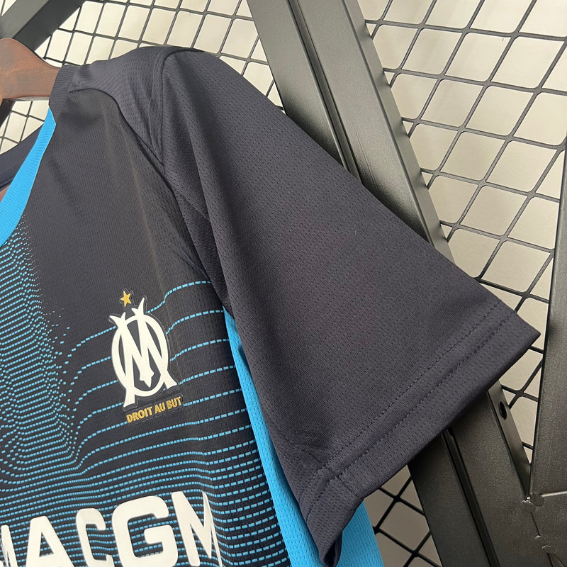 camisa-camiseta-olympique-de-marseille-puma-cma-cgm-versao-torcedor-masculina-25-26-away-fora-ii-secundaria-2-branca-branco-azul-preta-preto_4