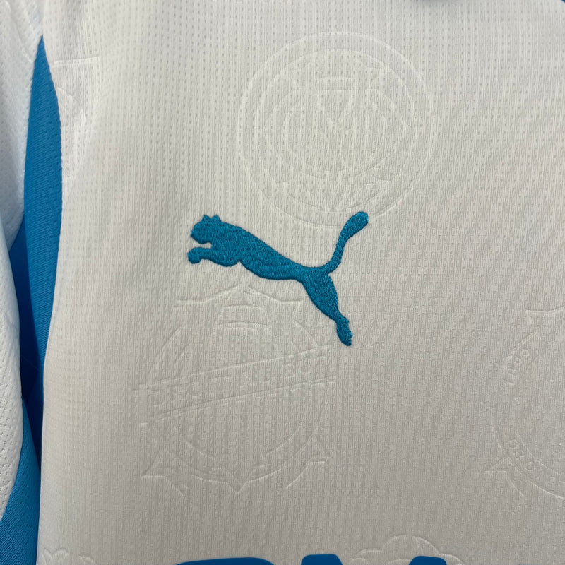 camisa-camiseta-olympique-de-marseille-puma-cma-cgm-versao-torcedor-masculina-25-26-home-casa-i-principal-1-branca-branco-azul_4