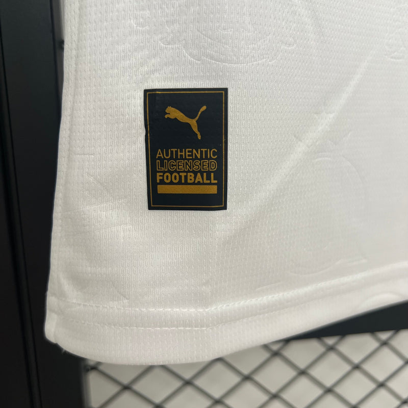camisa-camiseta-olympique-de-marseille-puma-cma-cgm-versao-torcedor-masculina-25-26-home-casa-i-principal-1-branca-branco-azul_7