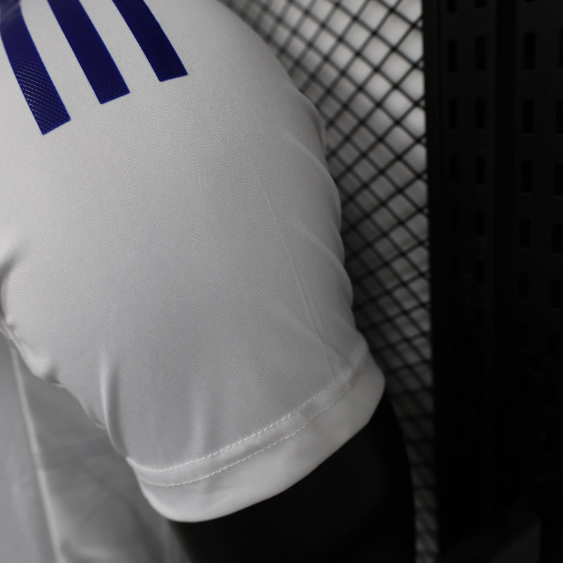 camisa-camiseta-olympique-lyonnais-adidas-emirates-fly-better-versao-versao-jogador-masculina-24-25-home-casa-i-principal-1-vermelha-vermelho-azul-branca-branco_5